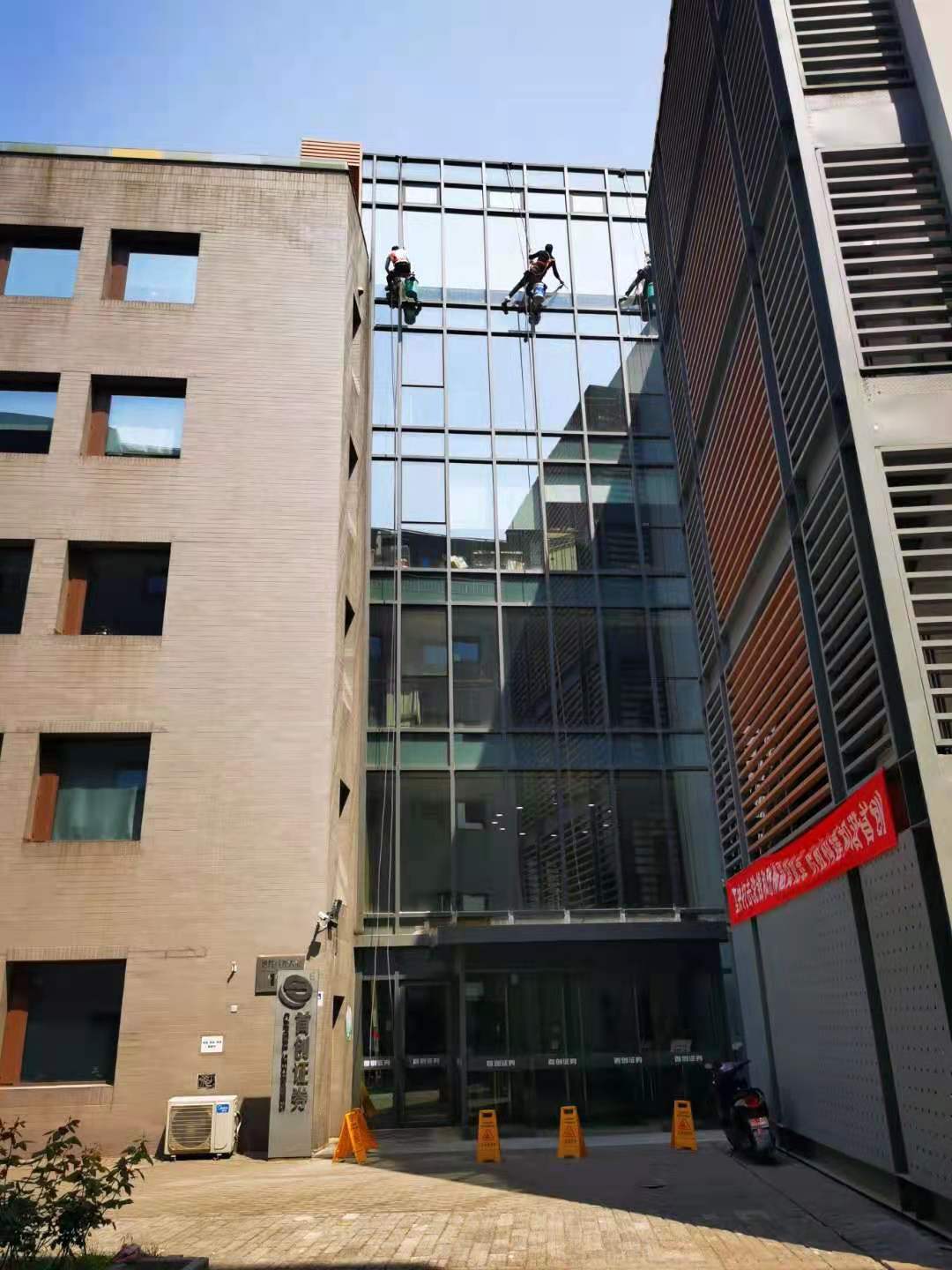 2021年5月首创外墙清洗